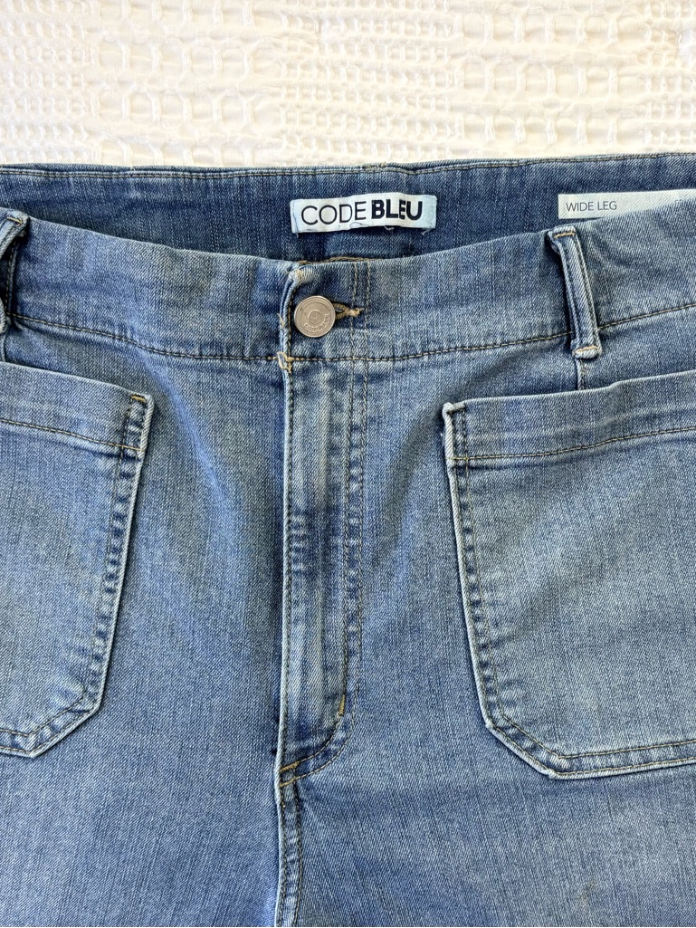 Code Bleu Women's Cropped Wide Leg Washed Denim Jeans